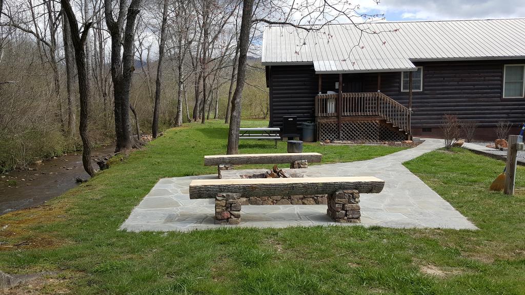Climbing Bear Creekside Cabin Whittier Exterior photo